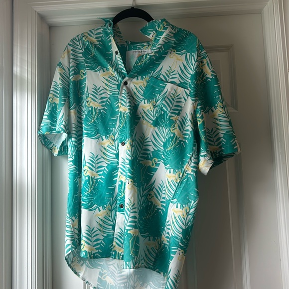 Men’s short sleeve button down with palms and flamingos - Picture 1 of 4